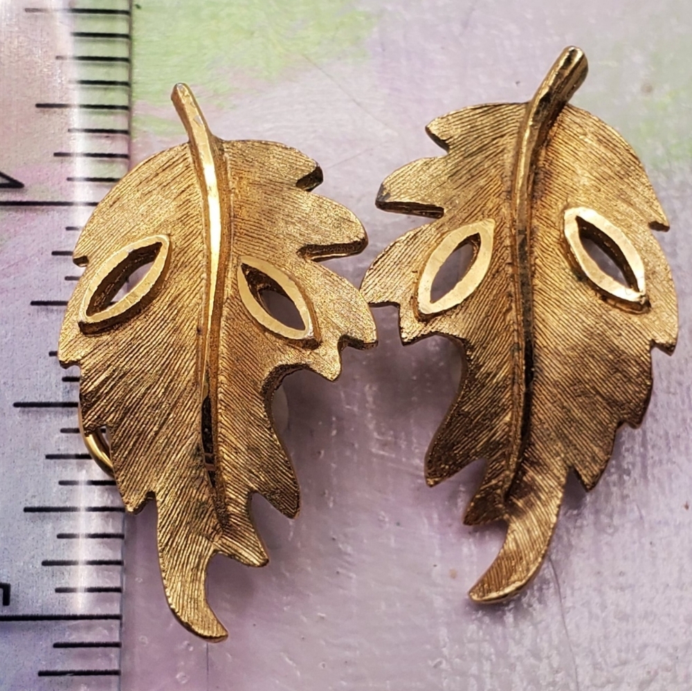 BSK Earrings Vintage Leaves Brushed Gold Tone 60s Chic